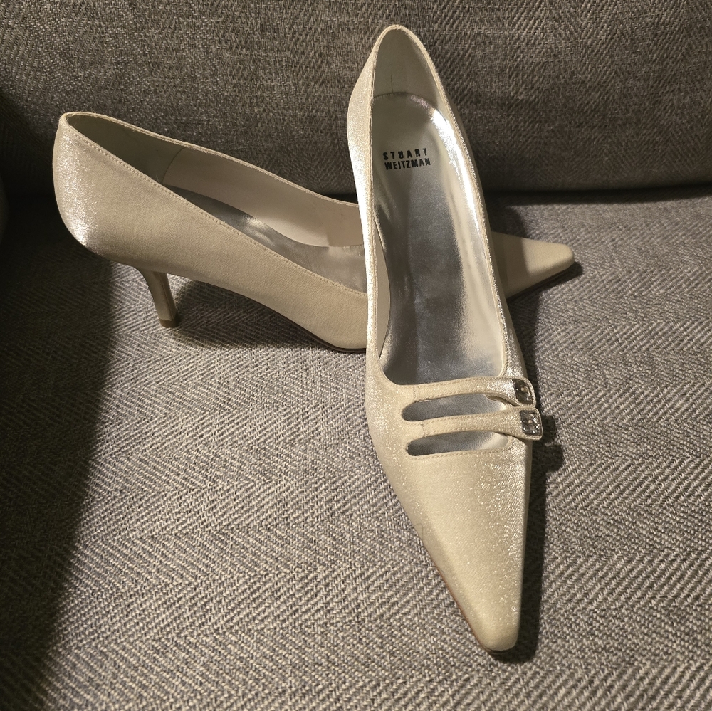 Stuart Weitzman Women's Shimmery Beige Pointed Heels Size 9.5 Run Small